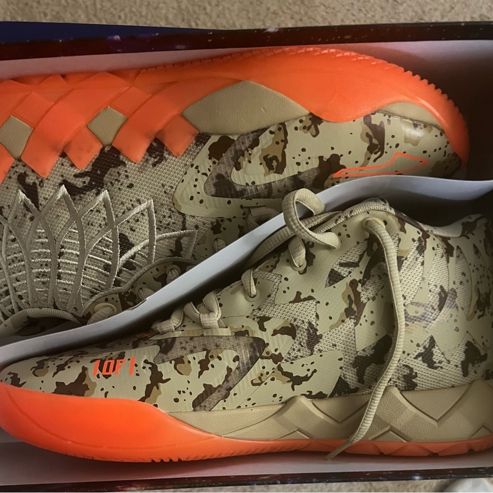 Puma- pale khaki- ultra orange